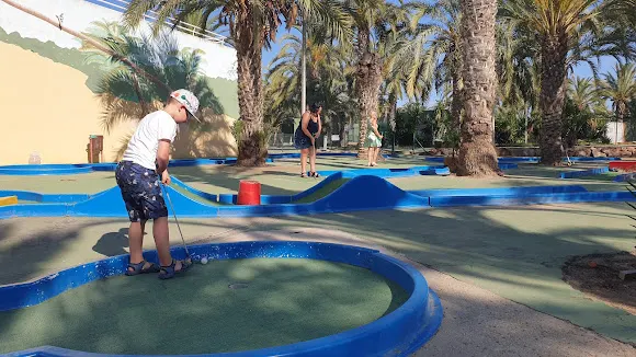 Centro Deportivo Puerto Rey | Gimnasio, pádel, tenis, golf y fútbol - Garrucha