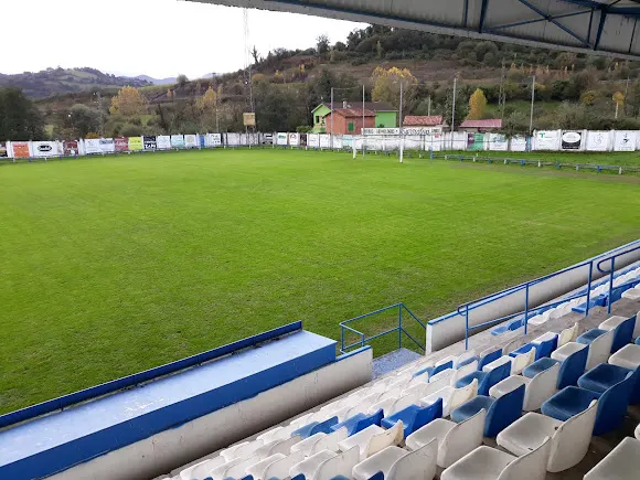 Complejo Deportivo El Casal - Grado