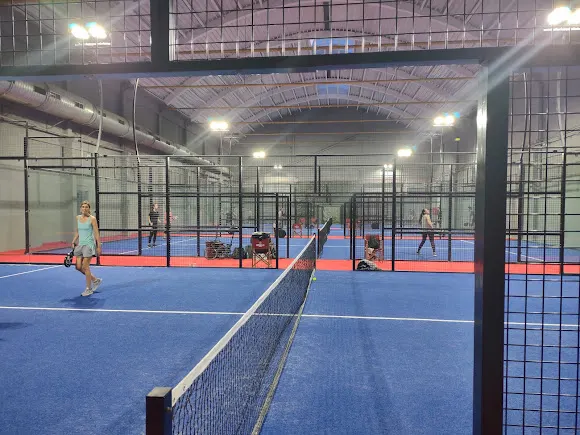 Plus Padel Indoor - L'Hospitalet de Llobregat
