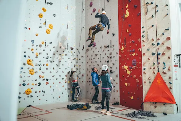 Centro de Escalada del Silo de Chillarón - Club deportivo en Chillaron de Cuenca