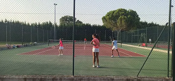 Pistas de tenis de "Islas dos Aguas" - Palencia