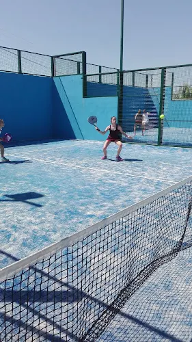 Polideportivo municipal y pistas de pádel - Valmojado
