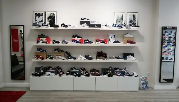 On Foot - León